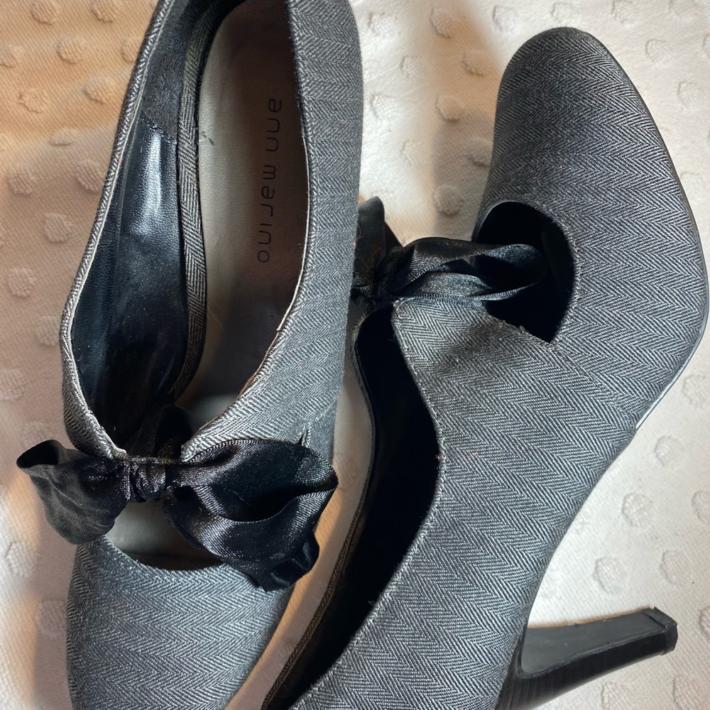 Ann Marino grey Herringbone Pumps with Black Satin Bow Accent - Picture 16 of 16